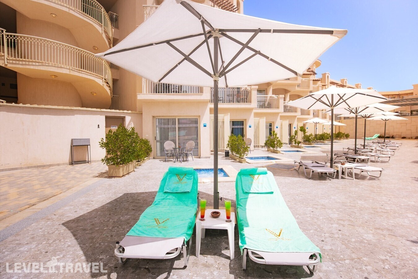 фотографии номера Делюкс с джакузи (две односпальные кровати) отеля The V Luxury Resort в Египет(Сахл Хашиш) - фото №3