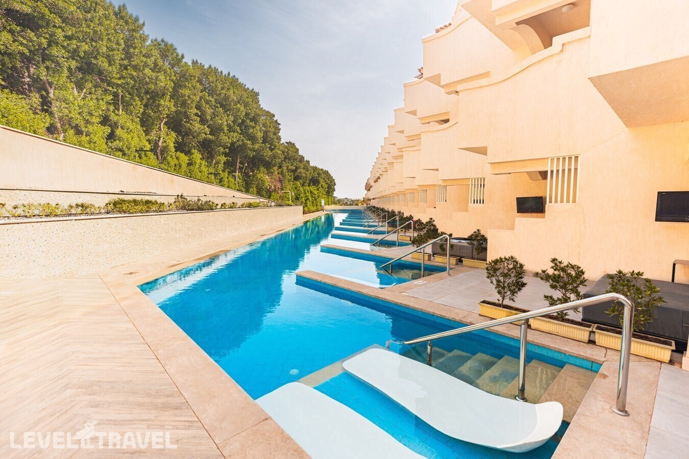 фотографии номера Делюкс Swim Up (отдельные кровати) отеля The V Luxury Resort в Египет(Сахл Хашиш) - фото №4
