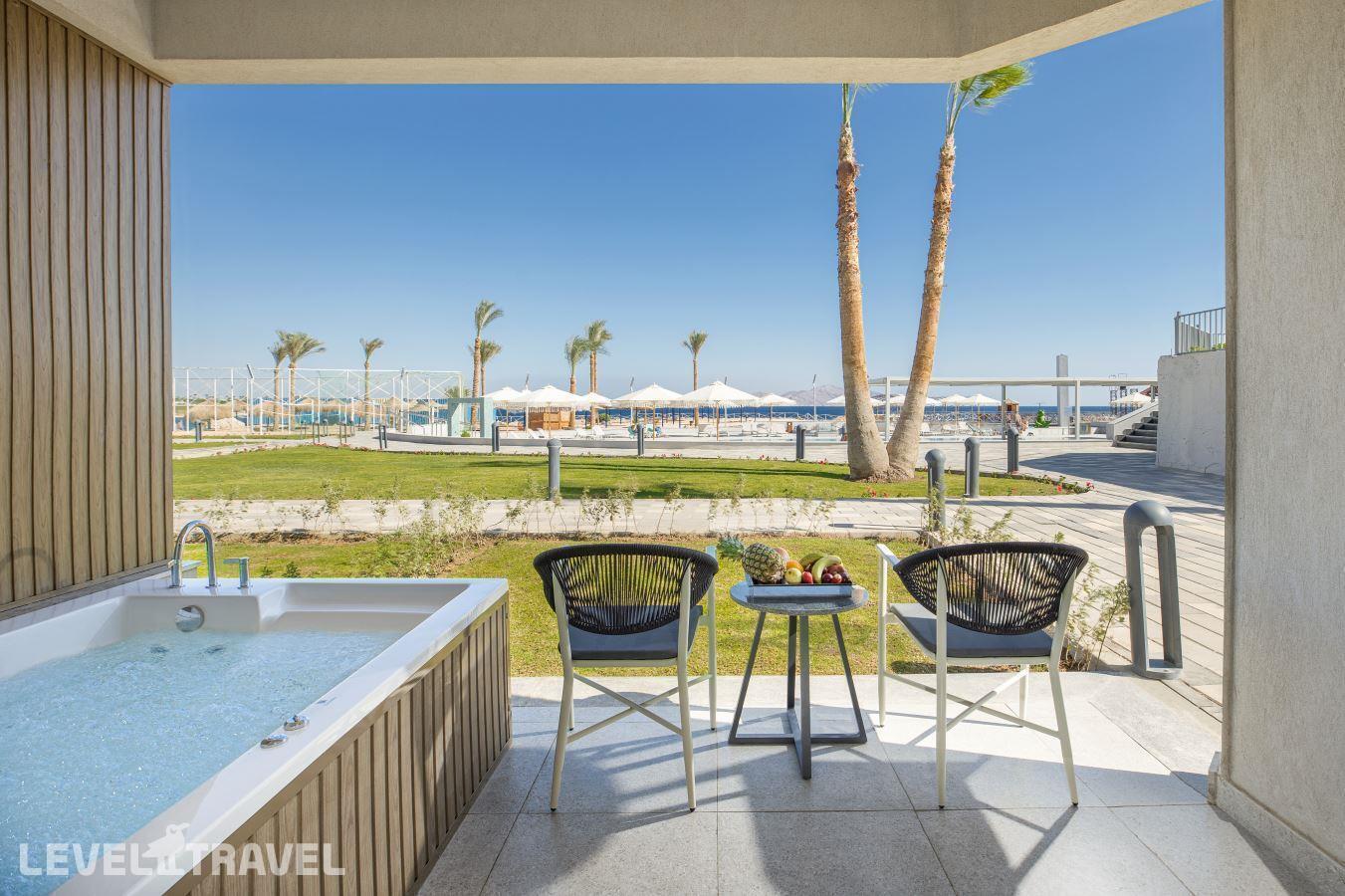фотографии номера Делюкс с джакузи отеля V Hotel - Sharm El Sheikh (Ex. Pyramisa Beach Resort) в Египет(Шаркс Бэй) - фото №2