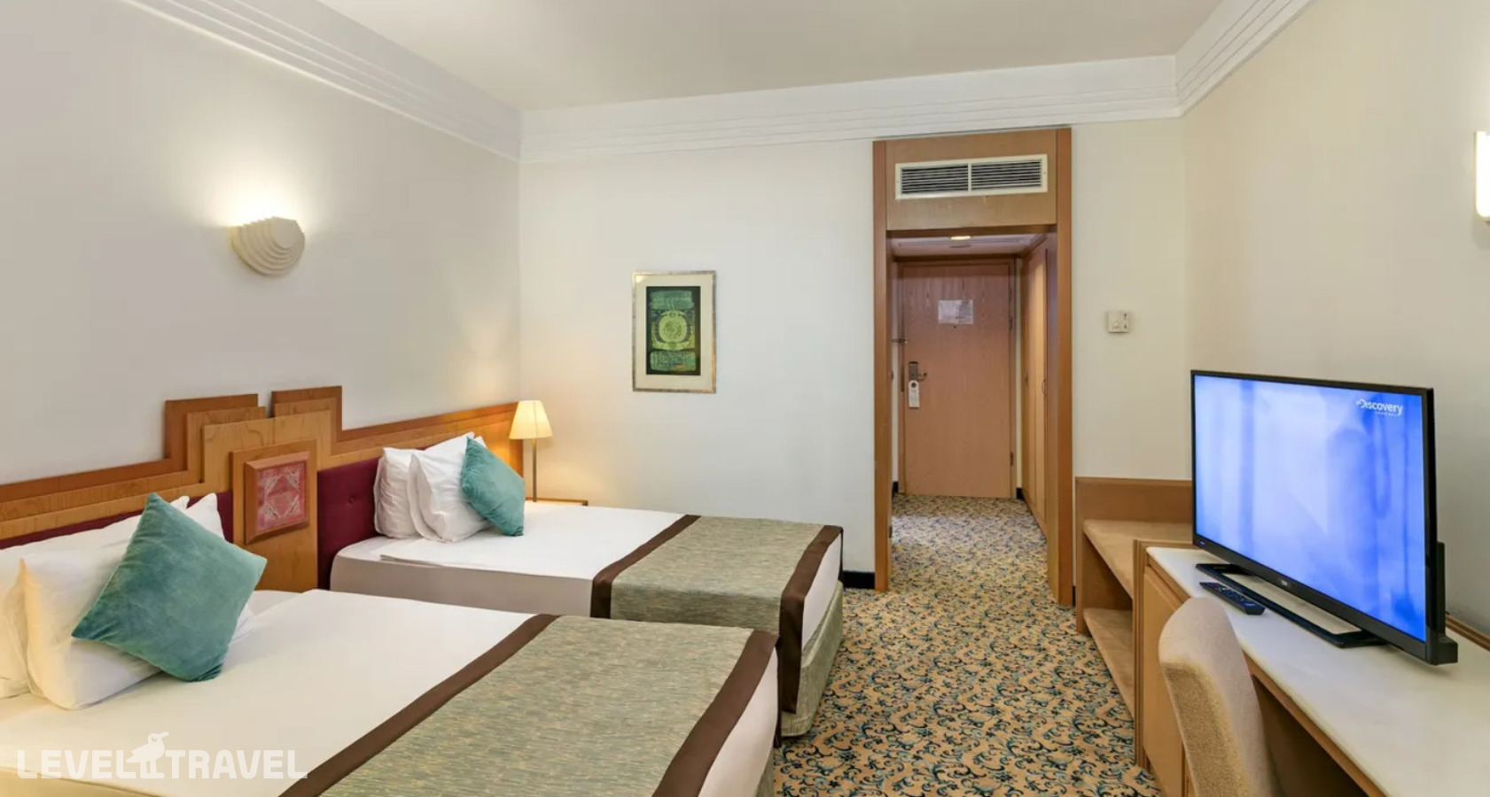 фотографии номера Трехместный с видом на город отеля Ozkaymak Falez Hotel в Турция(Анталья - Центр) - фото №4