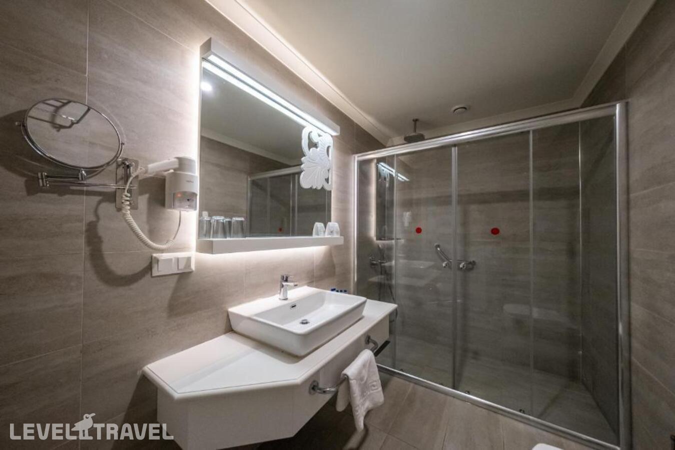 фотографии номера Стандартный с видом на море отеля Laguna Beach Alya Resort & Spa в Турция(Окурджалар) - фото №2