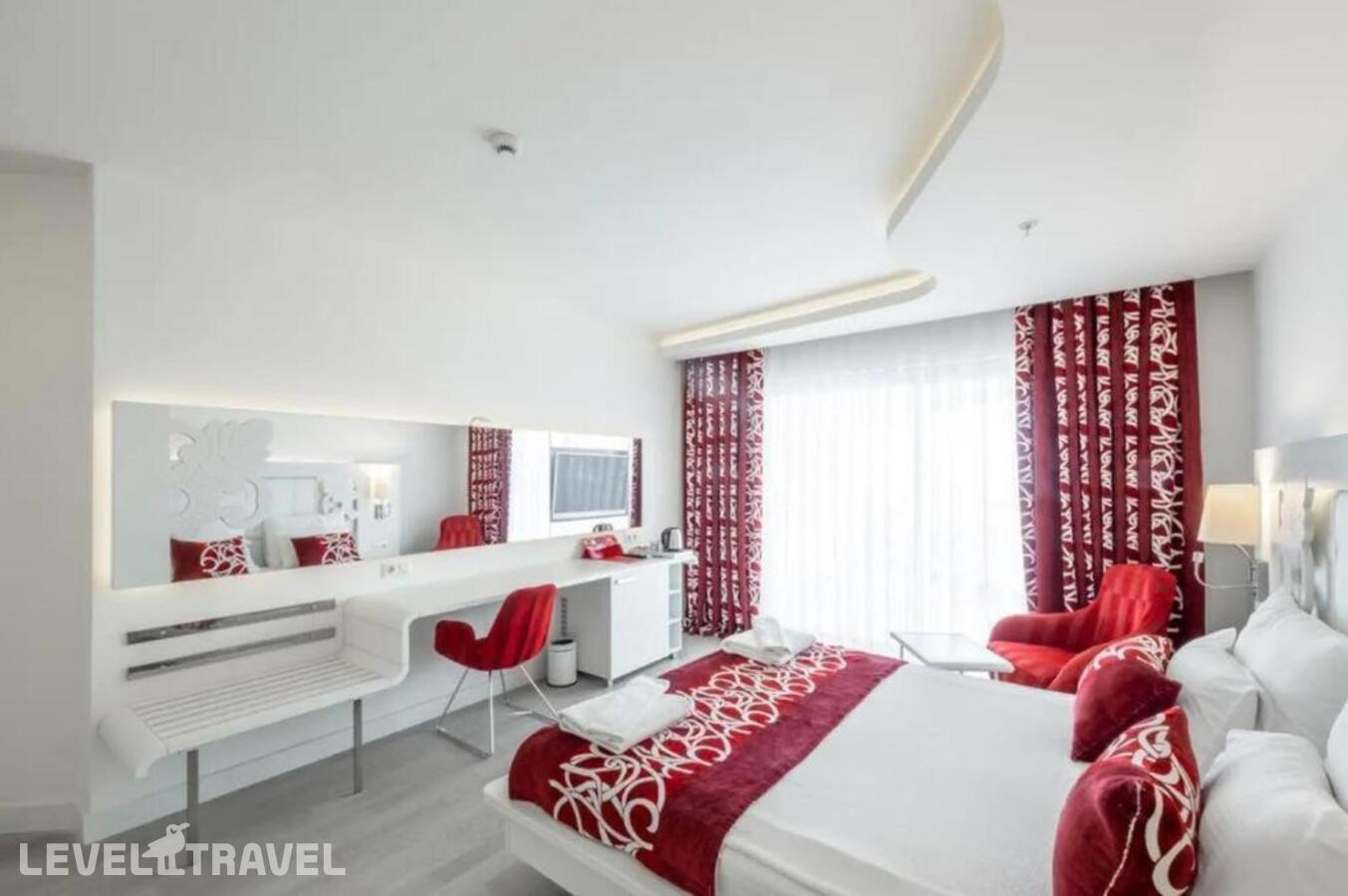 фотографии номера Стандартный с видом на горы отеля Laguna Beach Alya Resort & Spa в Турция(Окурджалар) - фото №1