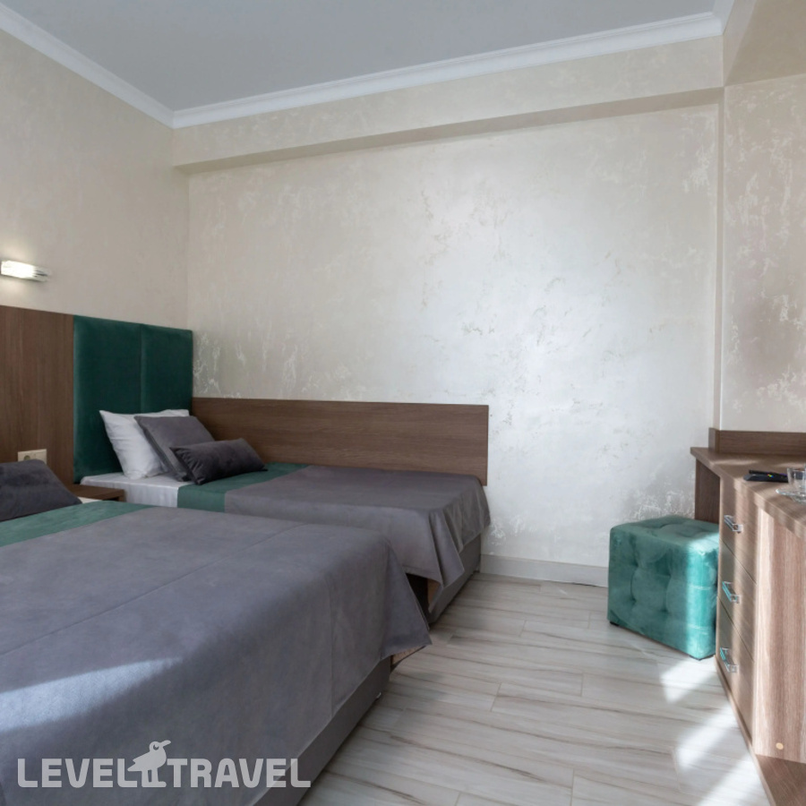 фотографии номера Трёхместный номер Comfort с балконом и с красивым видом из окна отеля Амра в Россия(Архыз) - фото №4