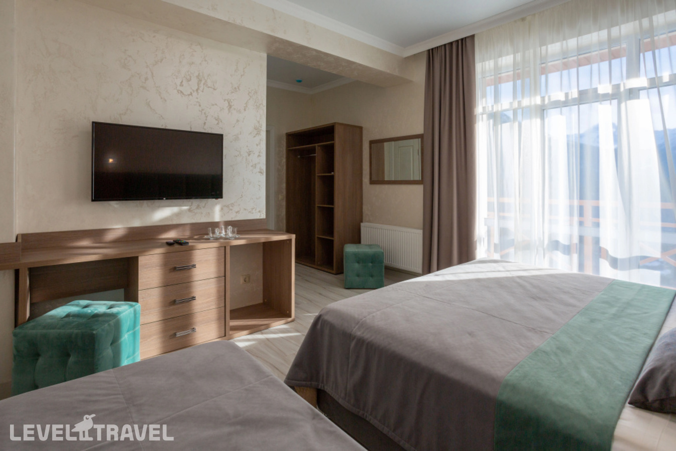 фотографии номера Трёхместный номер Comfort с балконом и с красивым видом из окна отеля Амра в Россия(Архыз) - фото №6