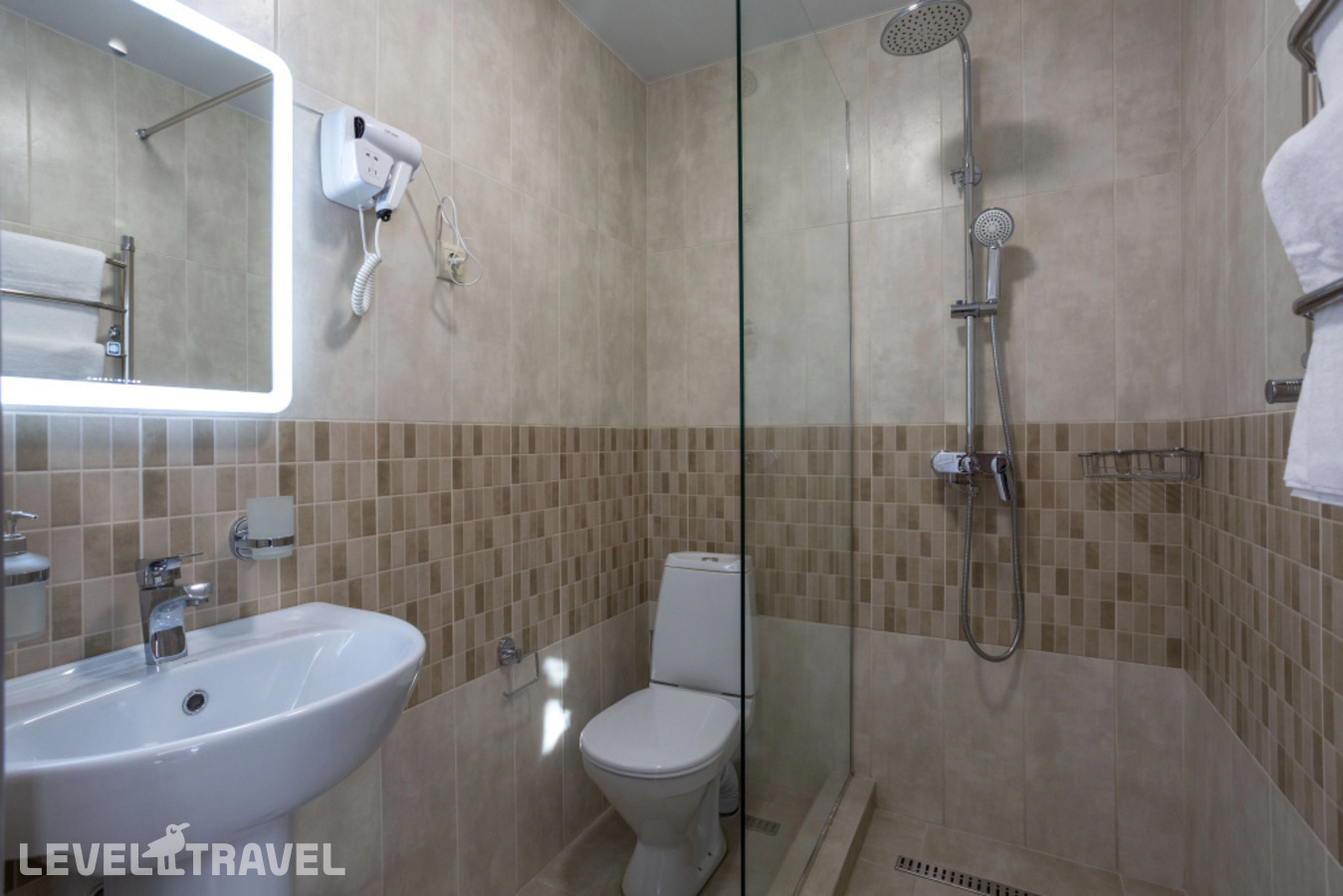 фотографии номера Трёхместный номер Comfort с балконом и с красивым видом из окна отеля Амра в Россия(Архыз) - фото №7