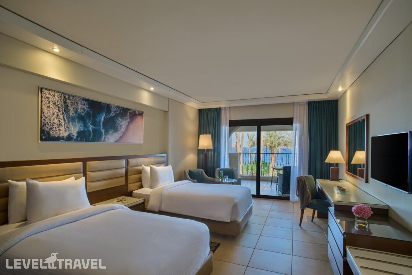 фотографии номера Клубный с прямым видом на море отеля Grand Rotana Resort & Spa в Египет(Шаркс Бэй) - фото №1