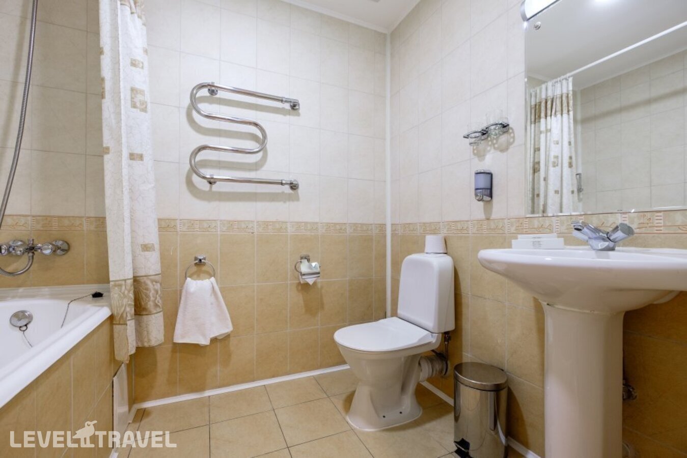 фотографии номера Стандартный (две односпальные кровати) отеля Атлантик By Usta Hotels в Россия(Екатеринбург) - фото №18