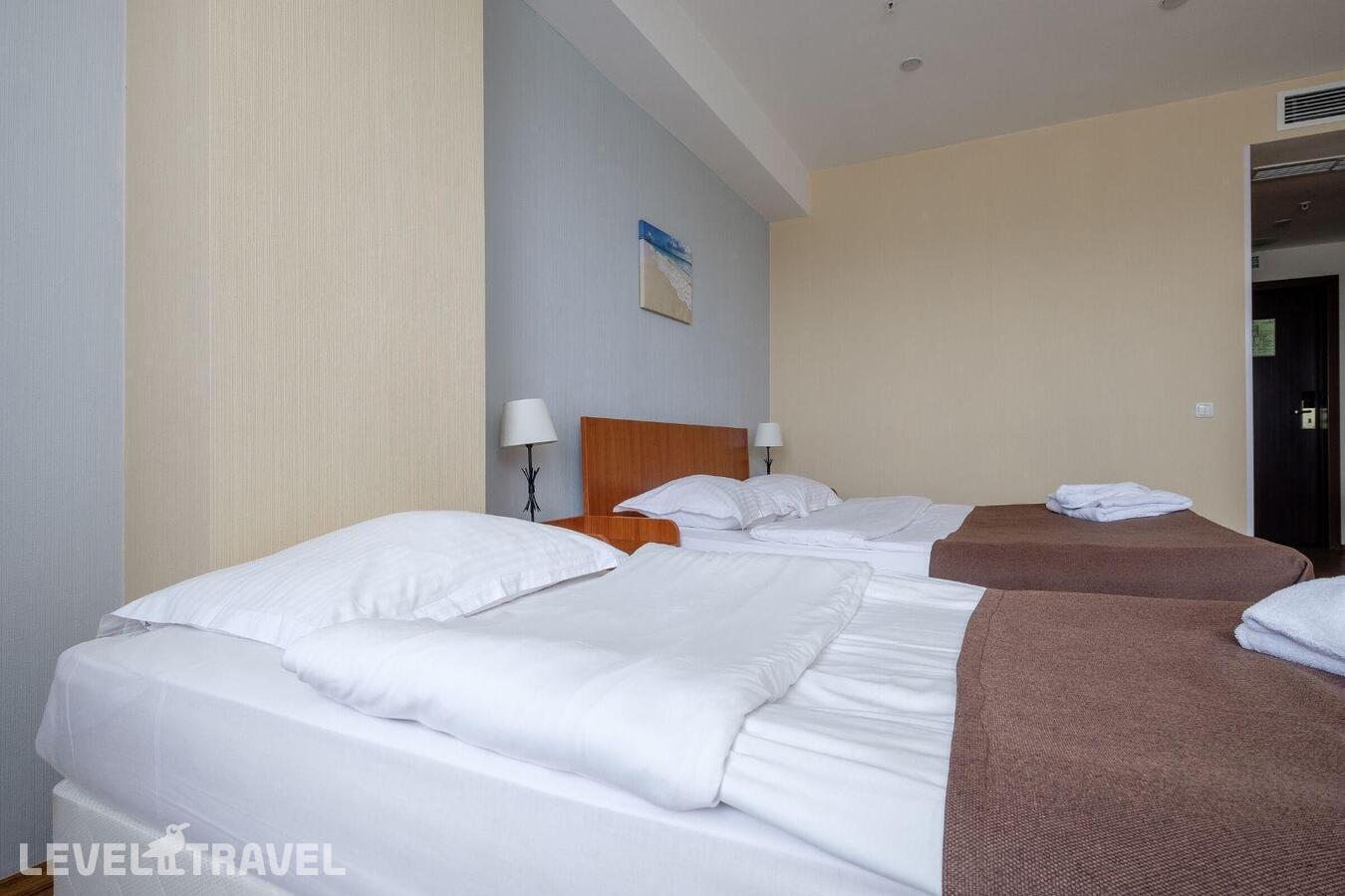 фотографии номера Стандартный (две односпальные кровати) отеля Атлантик By Usta Hotels в Россия(Екатеринбург) - фото №42