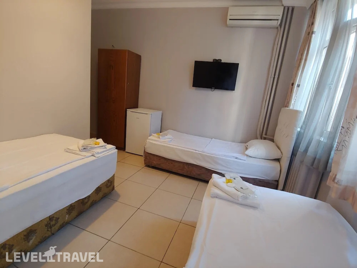 фотографии номера Трехместный классический отеля Hotel Yonca в Турция(Таксим) - фото №2