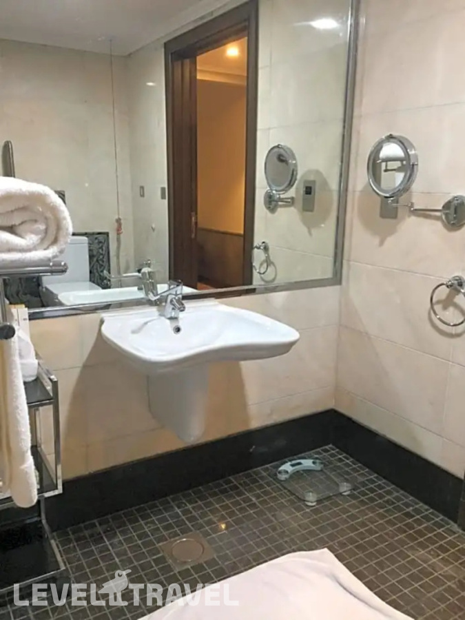 фотографии номера Номер для людей с ограниченными возможностями отеля Maden Hotel в Саудовская Аравия(Медина) - фото №18
