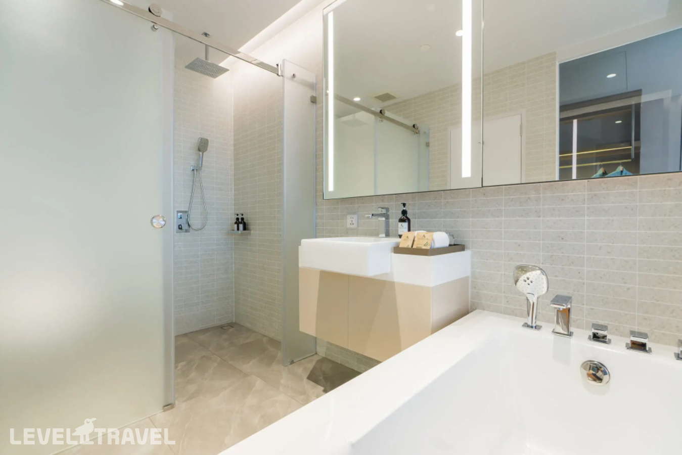 фотографии номера Делюкс с балконом отеля Arbour Hotel And Residence в Таиланд(Центральная Паттайя) - фото №6