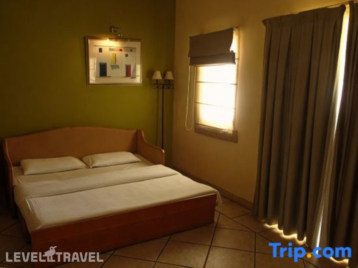 фотографии номера Улучшенный номер отеля Club Mahindra Emerald Palms Resort Goa в Индия(Варка) - фото №11