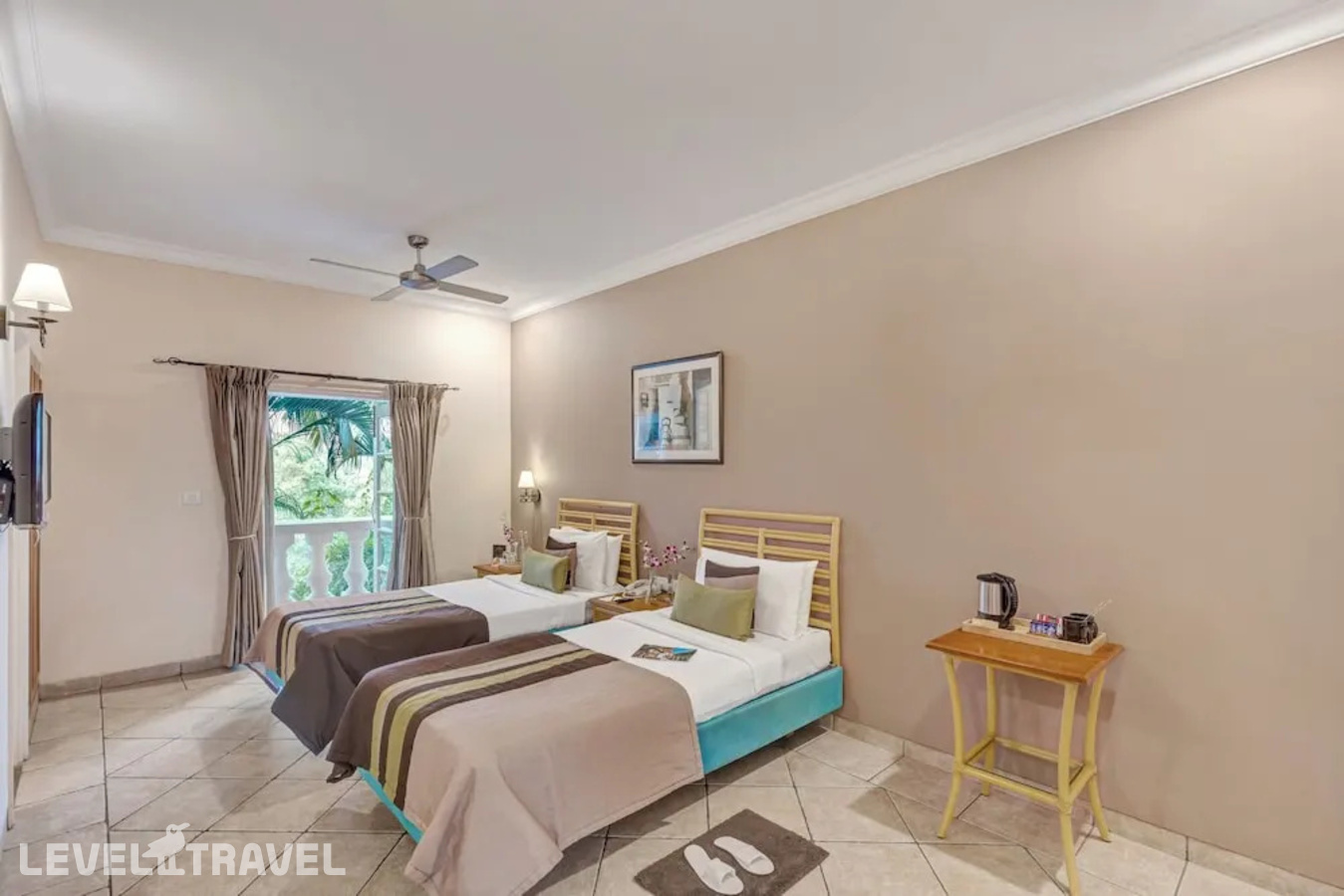 фотографии номера Улучшенный номер отеля Club Mahindra Emerald Palms Resort Goa в Индия(Варка) - фото №2