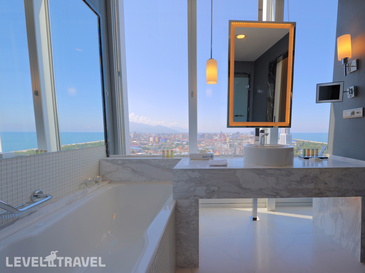 фотографии номера Полулюкс отеля Radisson Blu Hotel Batumi в Грузия(Батуми) - фото №2