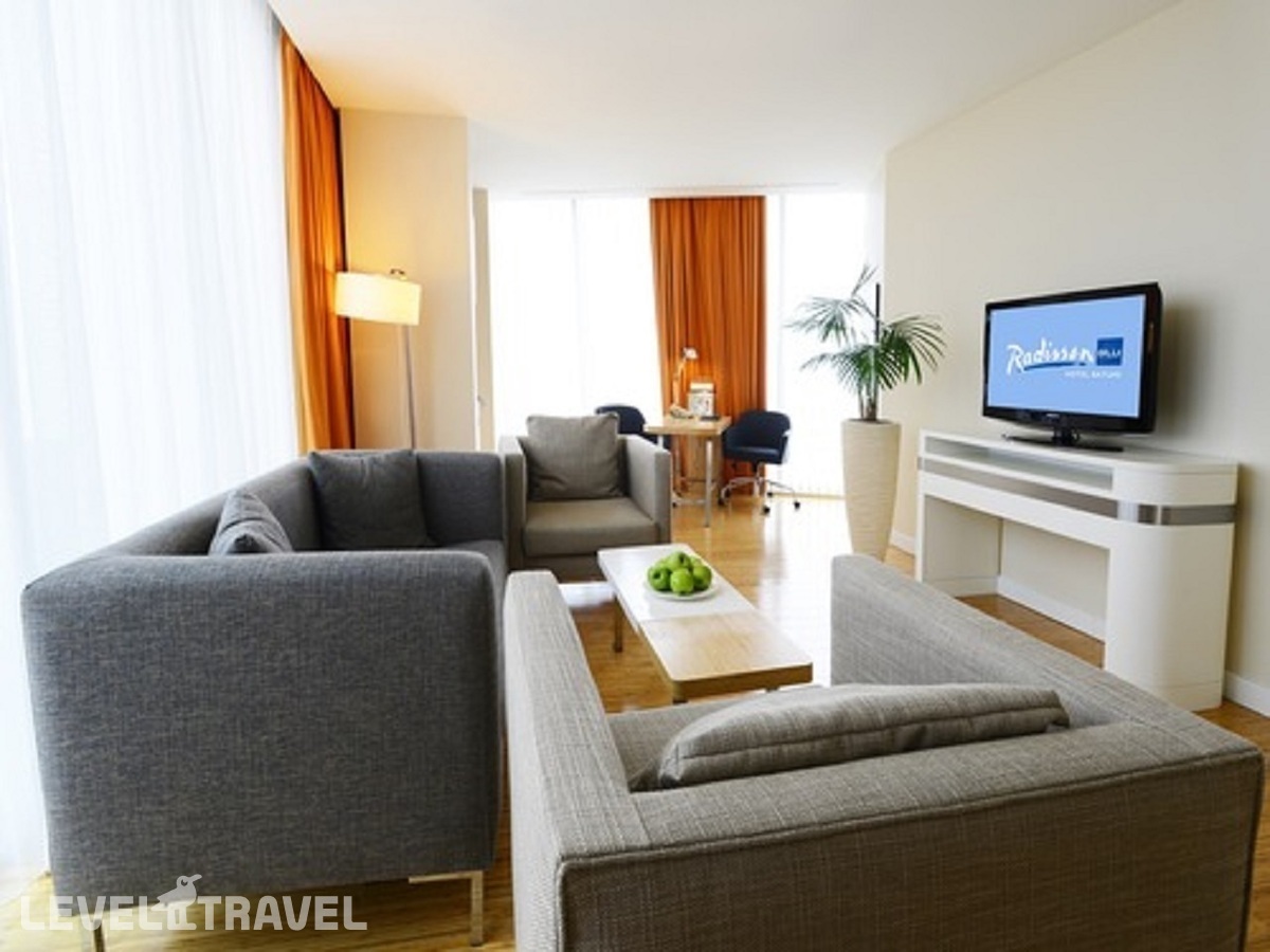 фотографии номера Люкс отеля Radisson Blu Hotel Batumi в Грузия(Батуми) - фото №2
