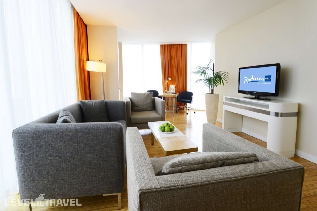 фотографии номера Люкс отеля Radisson Blu Hotel Batumi в Грузия(Батуми) - фото №11