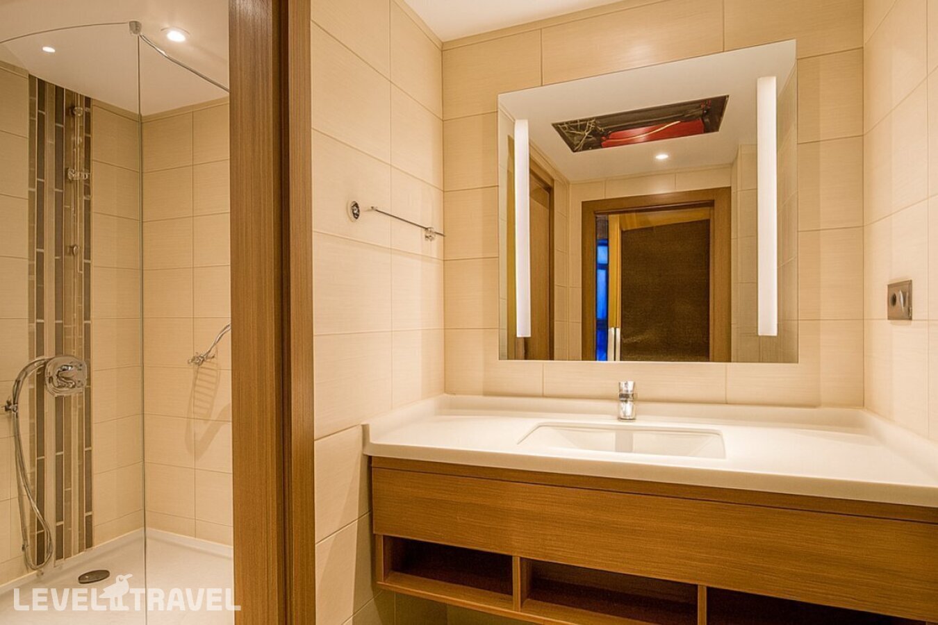 фотографии номера Люкс отеля Dosso Dossi Hotels Golden Horn (Eх. Hilton Garden Inn Golden Horn) в Турция(Бейоглу) - фото №6