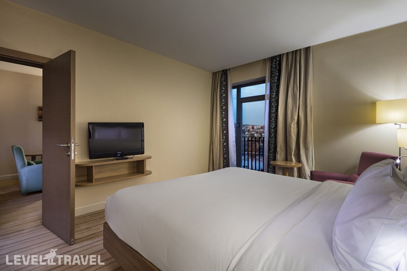 фотографии номера Люкс отеля Dosso Dossi Hotels Golden Horn (Eх. Hilton Garden Inn Golden Horn) в Турция(Бейоглу) - фото №3