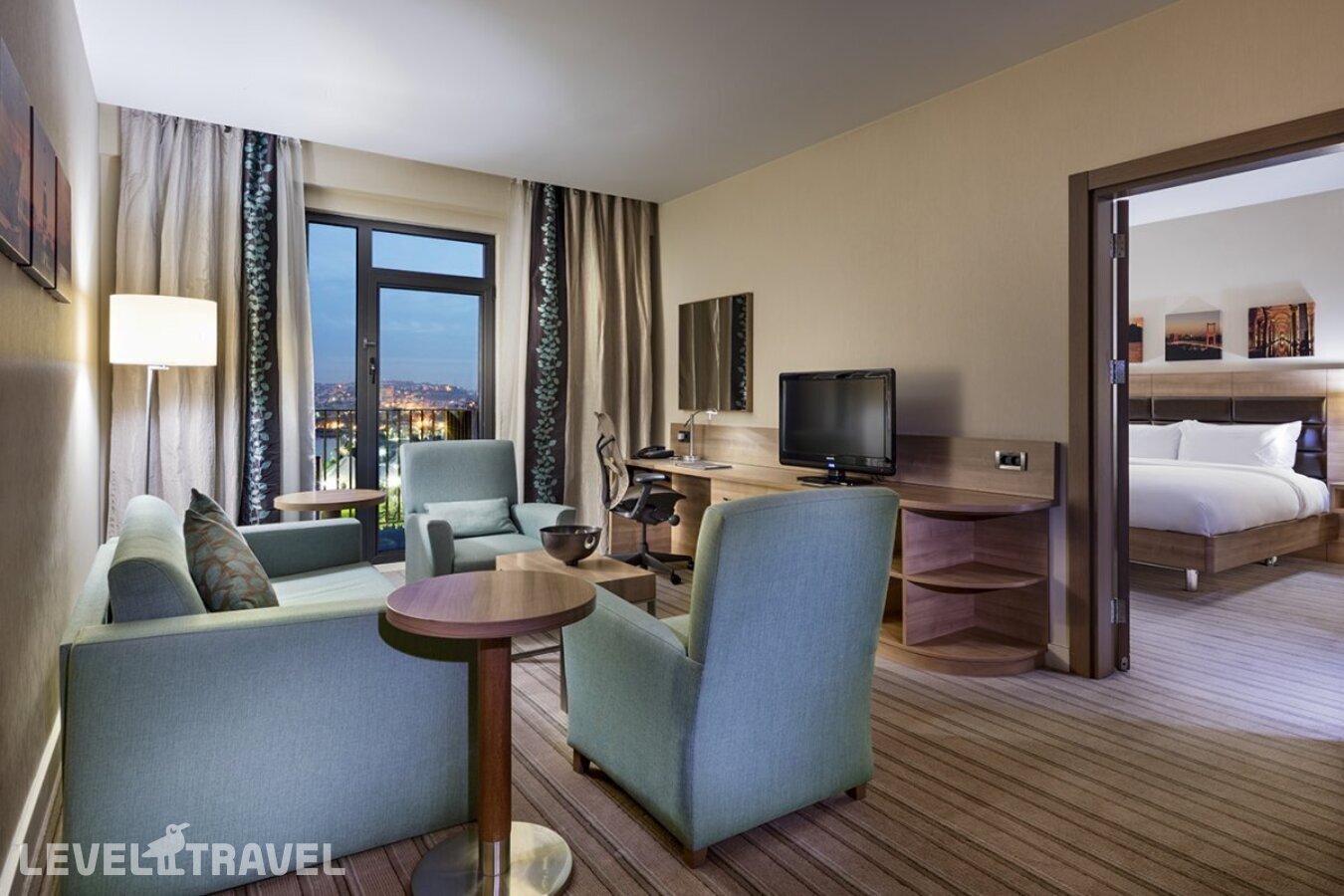 фотографии номера Люкс отеля Dosso Dossi Hotels Golden Horn (Eх. Hilton Garden Inn Golden Horn) в Турция(Бейоглу) - фото №1
