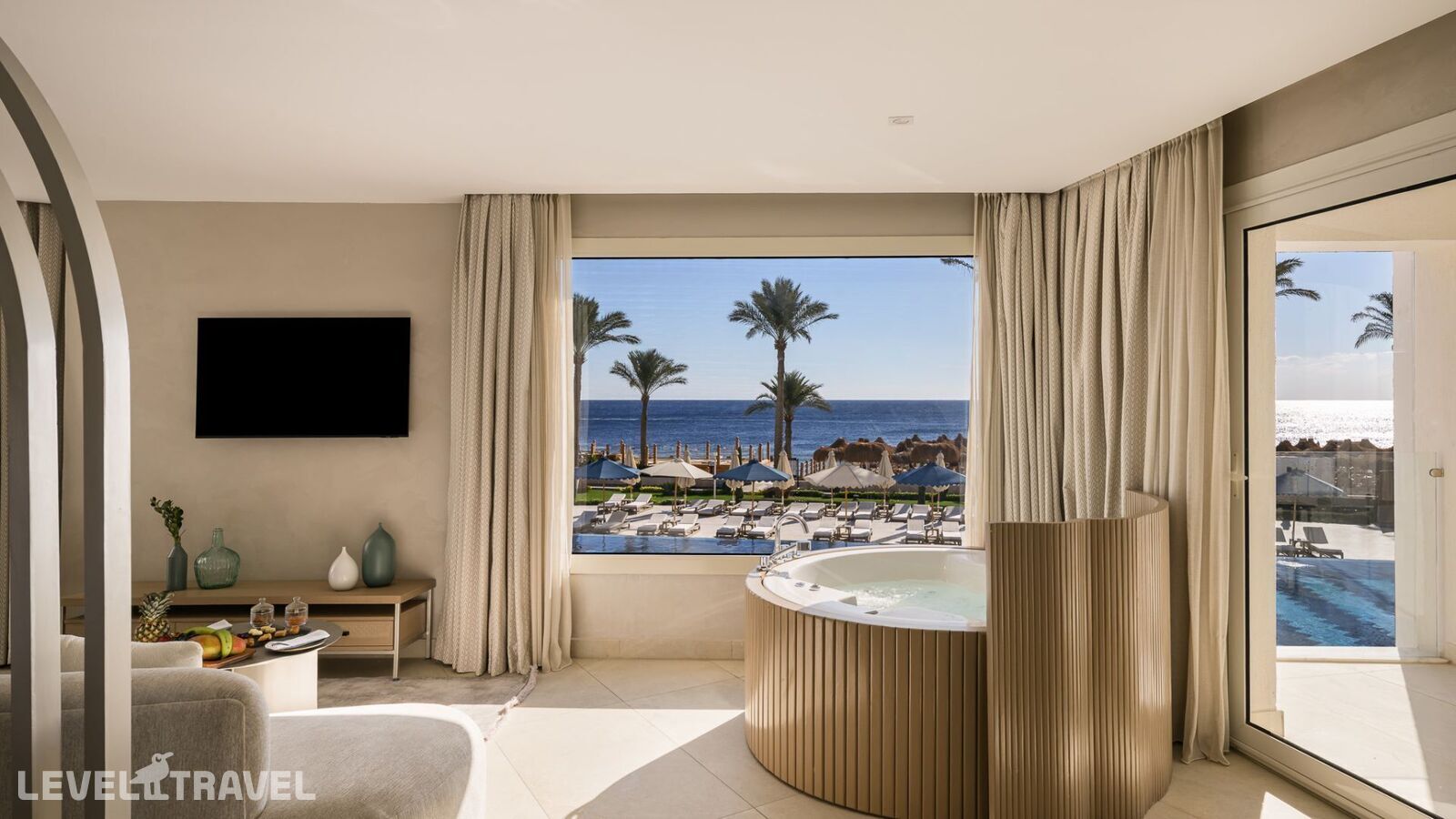 фотографии номера Представительский люкс с джакузи отеля Sunrise Remal Resort в Египет(Рас-Насрани) - фото №1