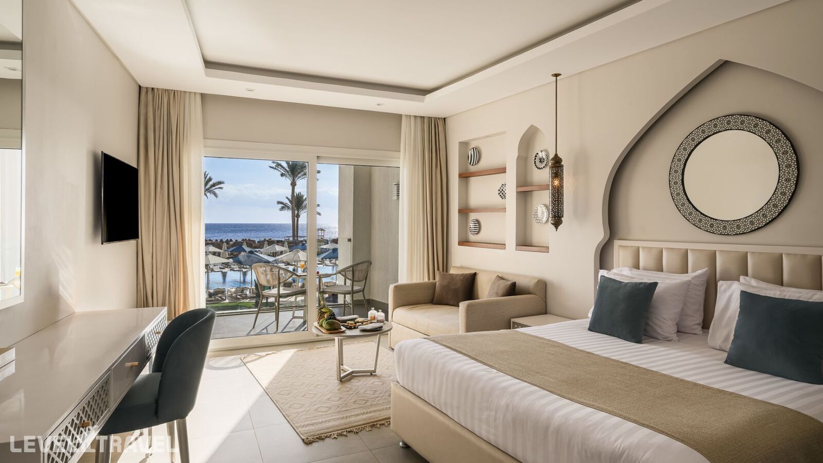 фотографии номера Люкс с видом на бассейн отеля Sunrise Remal Resort в Египет(Рас-Насрани) - фото №1