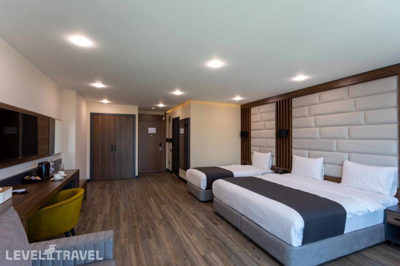 фотографии номера Трехместный улучшенный отеля Batumi View Luxury в Грузия(Батуми) - фото №3