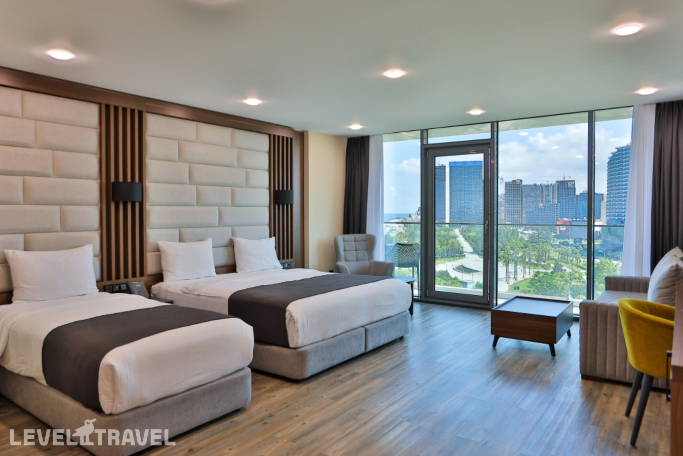 фотографии номера Трехместный улучшенный отеля Batumi View Luxury в Грузия(Батуми) - фото №1