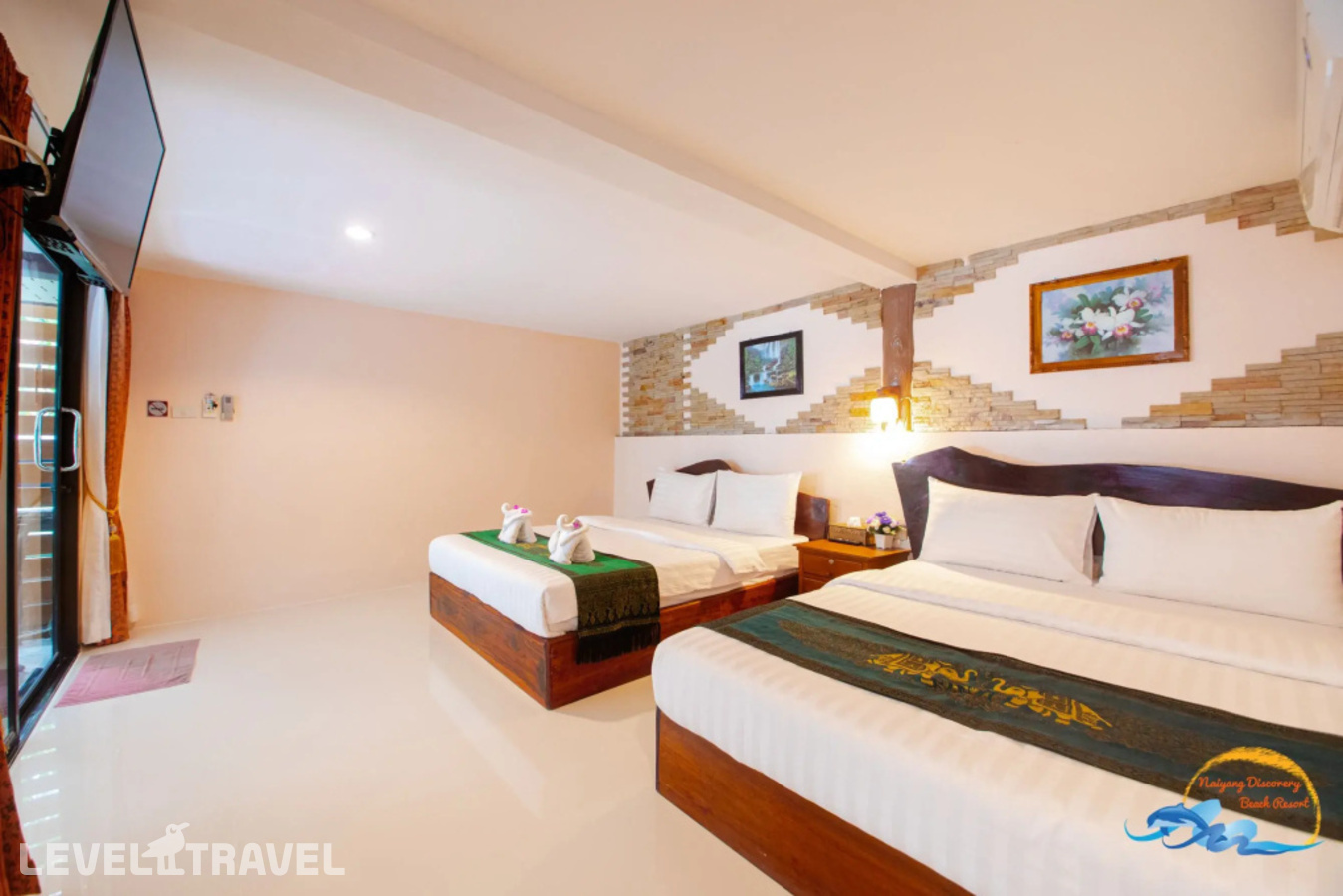 фотографии номера Семейный с видом на море отеля Naiyang Discovery Beach Resort Sha в Таиланд(Най Янг Бич) - фото №1