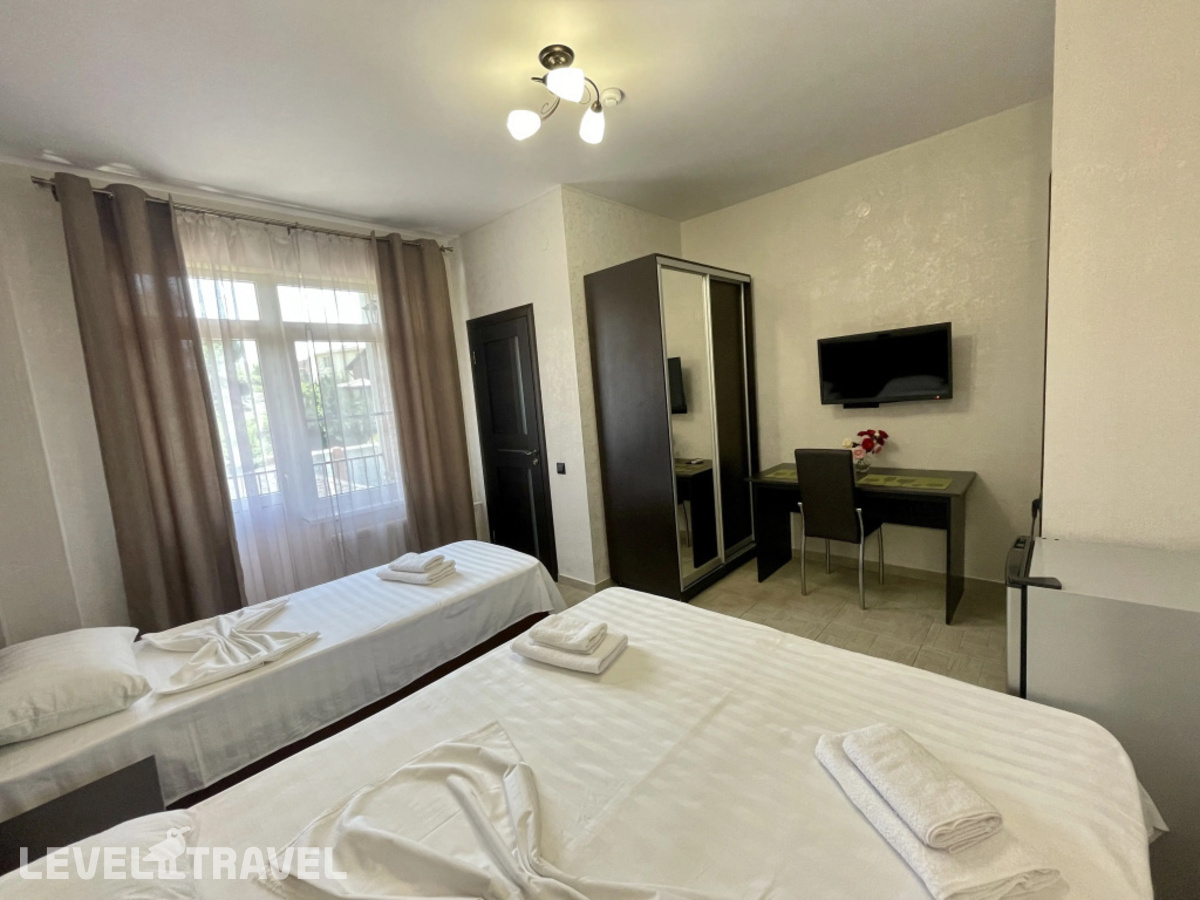 Трёхместный номер Deluxe с балконом и с красивым видом из окна — фото 8
