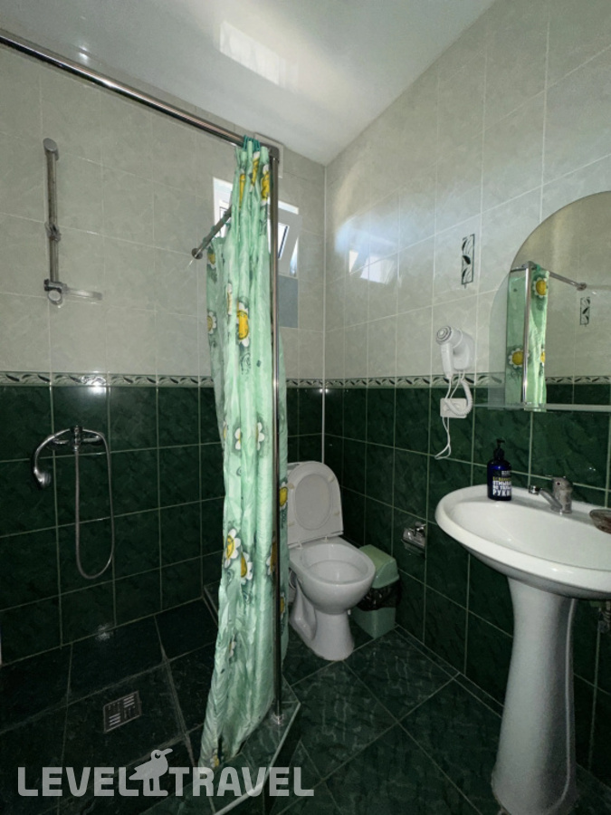 фотографии номера Люкс с балконом отеля Guest House У Дедушки Самвела в Абхазия(Алахадзы) - фото №2