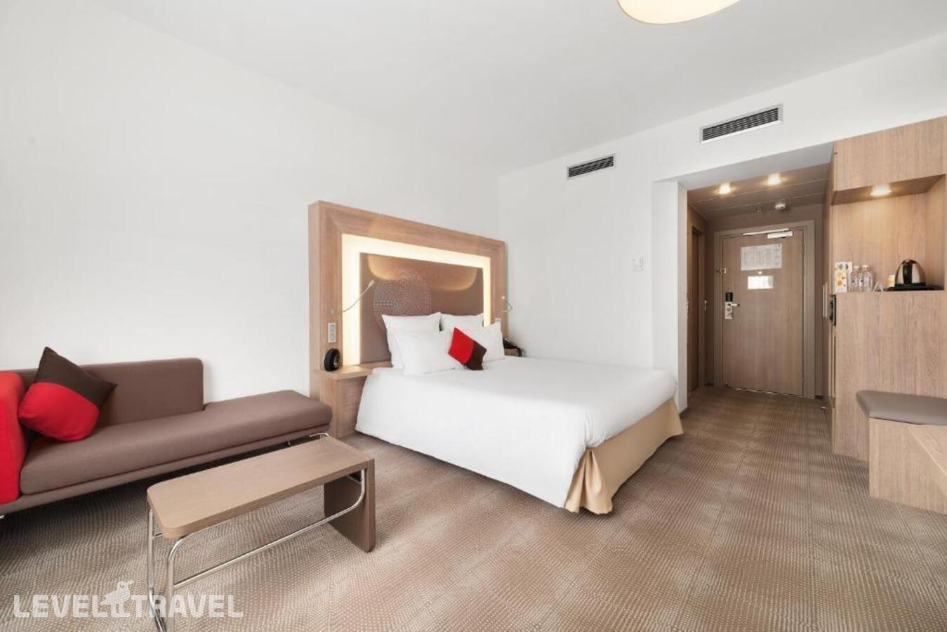 фотографии номера Стандартный номер отеля Новотель Аэропорт Шереметьево (Novotel Moscow Sheremetyevo Airport) в Россия(Химки) - фото №5