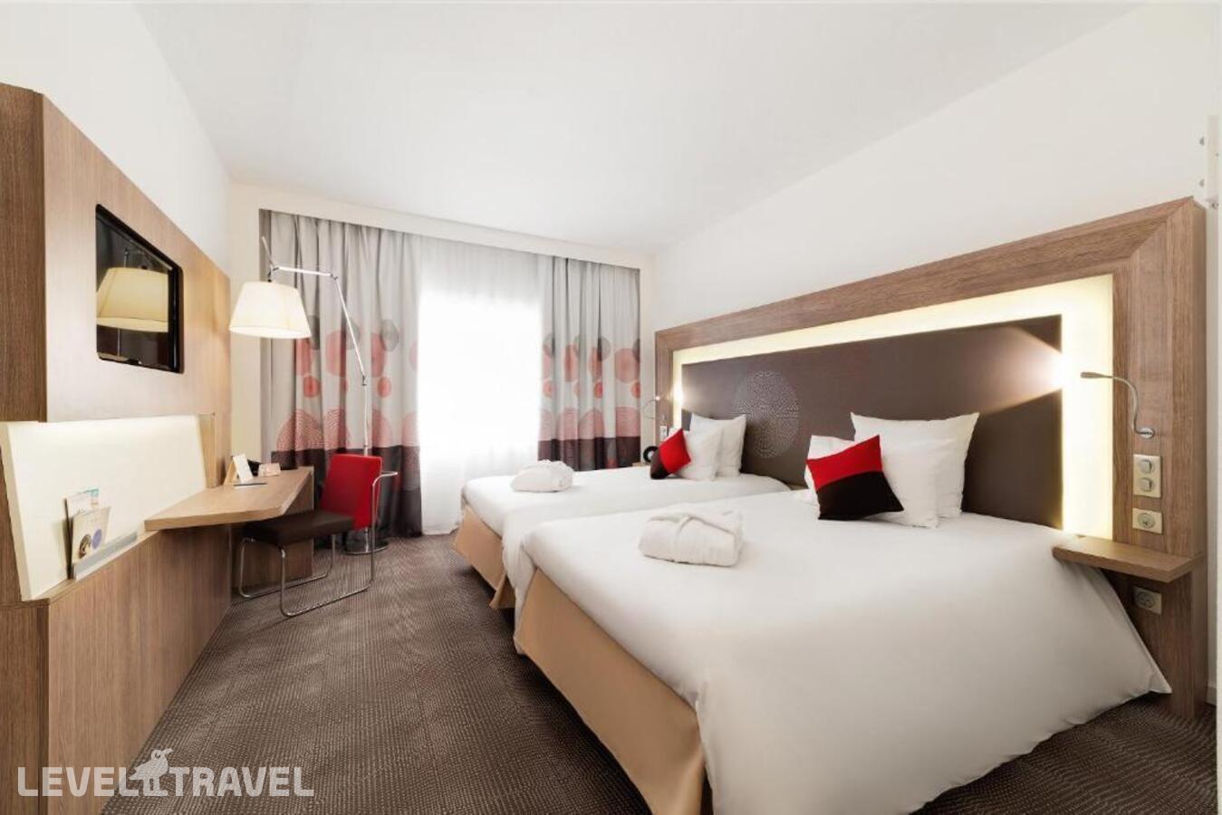 фотографии номера Улучшенный номер отеля Новотель Аэропорт Шереметьево (Novotel Moscow Sheremetyevo Airport) в Россия(Химки) - фото №1