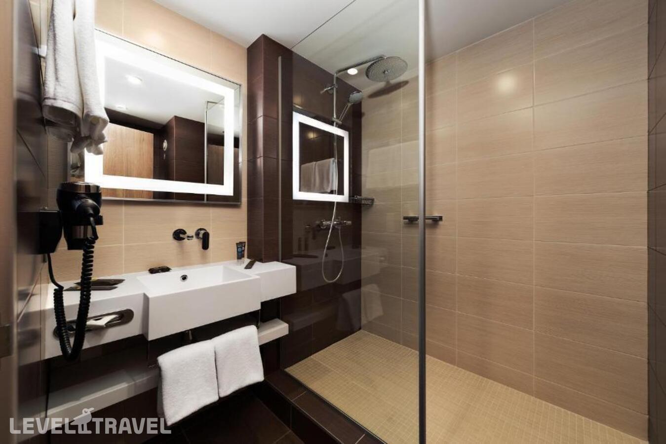 фотографии номера Улучшенный номер отеля Новотель Аэропорт Шереметьево (Novotel Moscow Sheremetyevo Airport) в Россия(Химки) - фото №4
