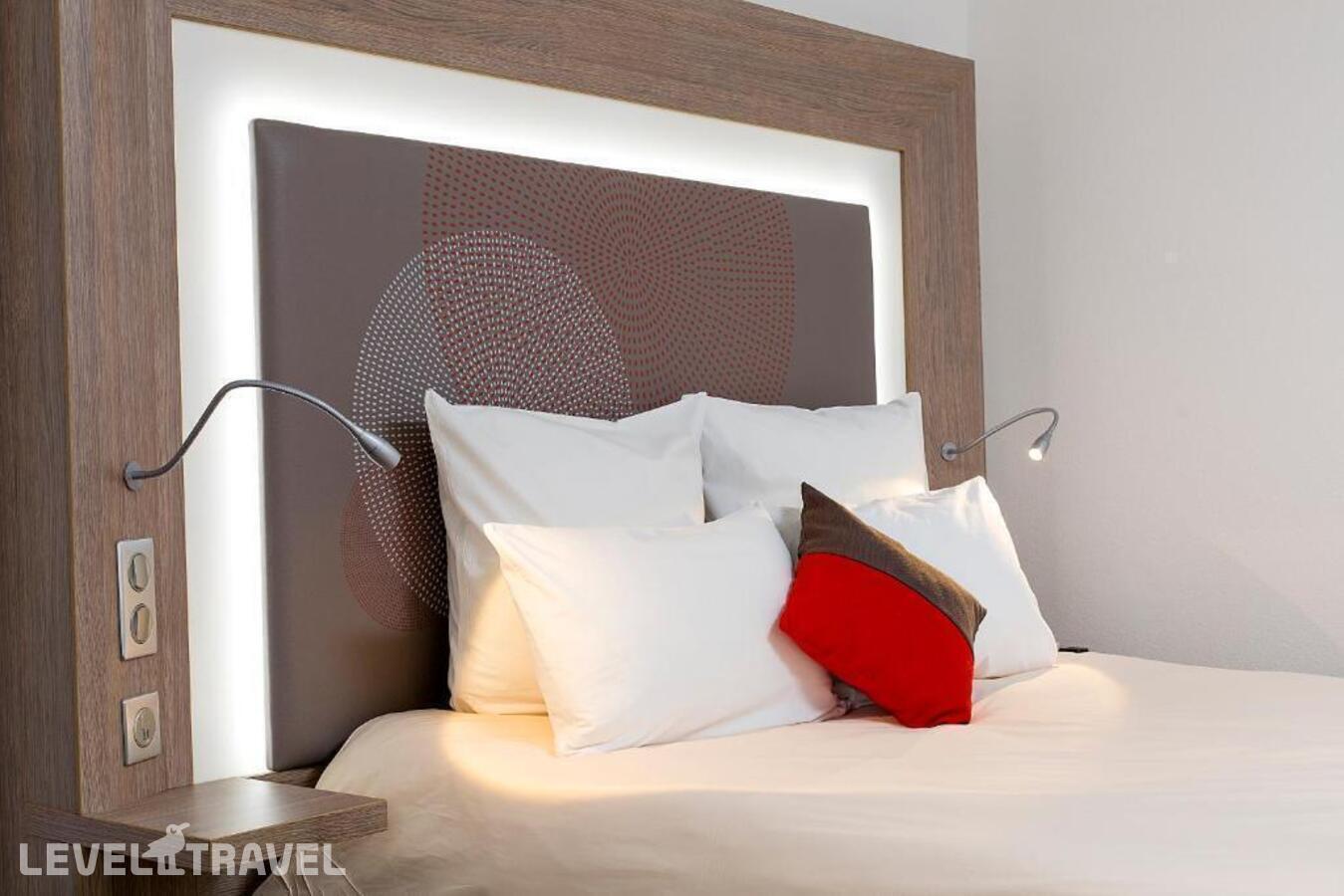 фотографии номера Улучшенный номер отеля Новотель Аэропорт Шереметьево (Novotel Moscow Sheremetyevo Airport) в Россия(Химки) - фото №3