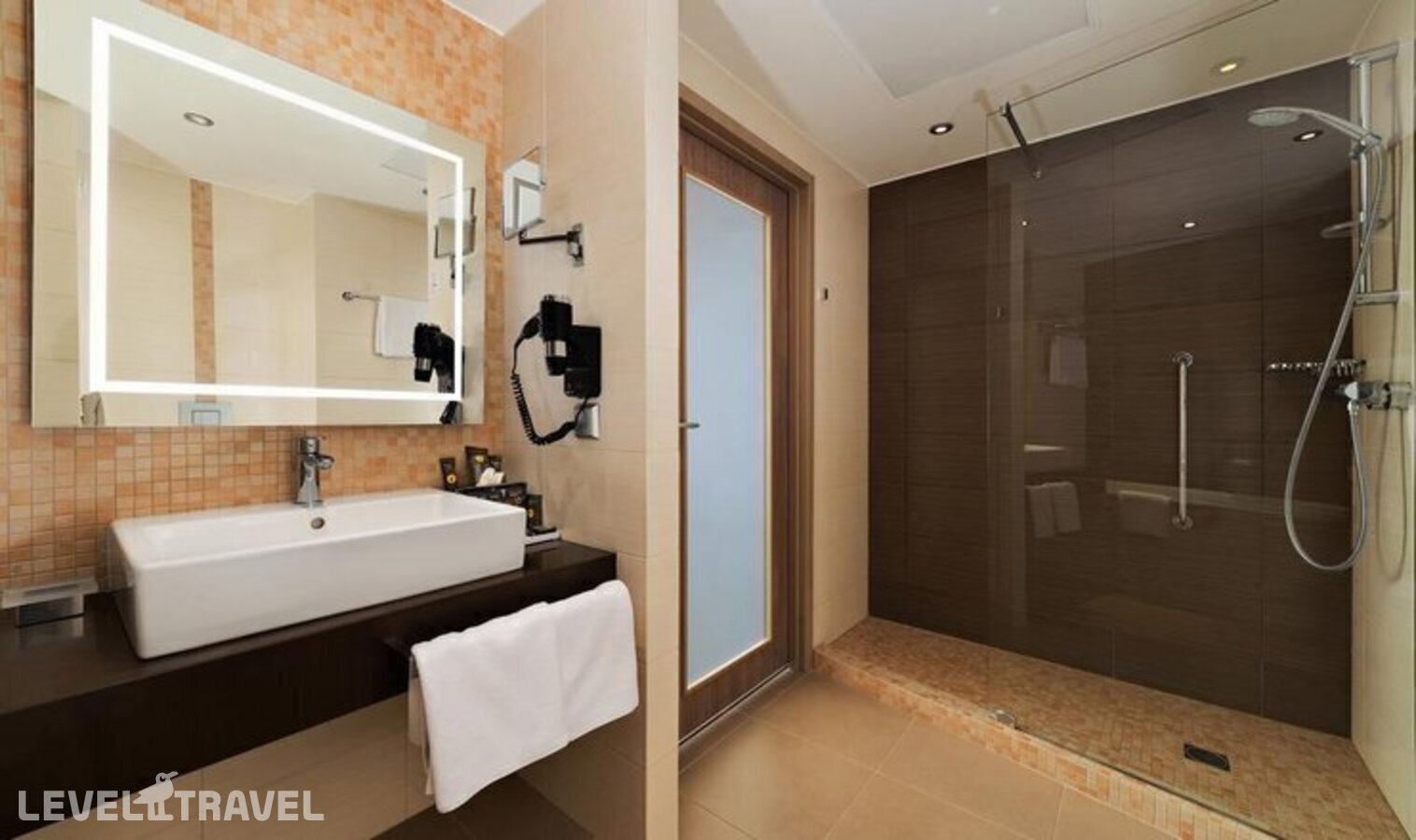 фотографии номера Люкс отеля Новотель Аэропорт Шереметьево (Novotel Moscow Sheremetyevo Airport) в Россия(Химки) - фото №3