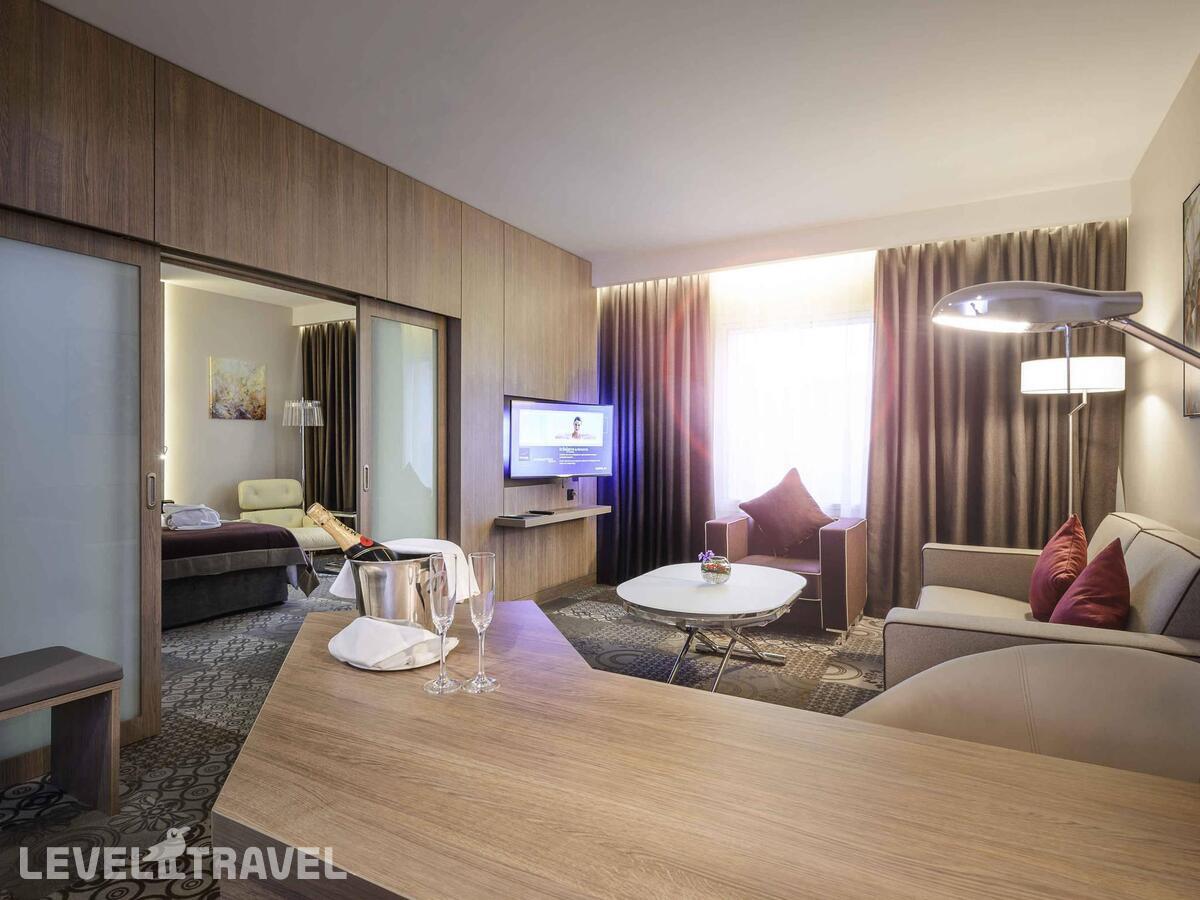фотографии номера Люкс отеля Новотель Аэропорт Шереметьево (Novotel Moscow Sheremetyevo Airport) в Россия(Химки) - фото №8