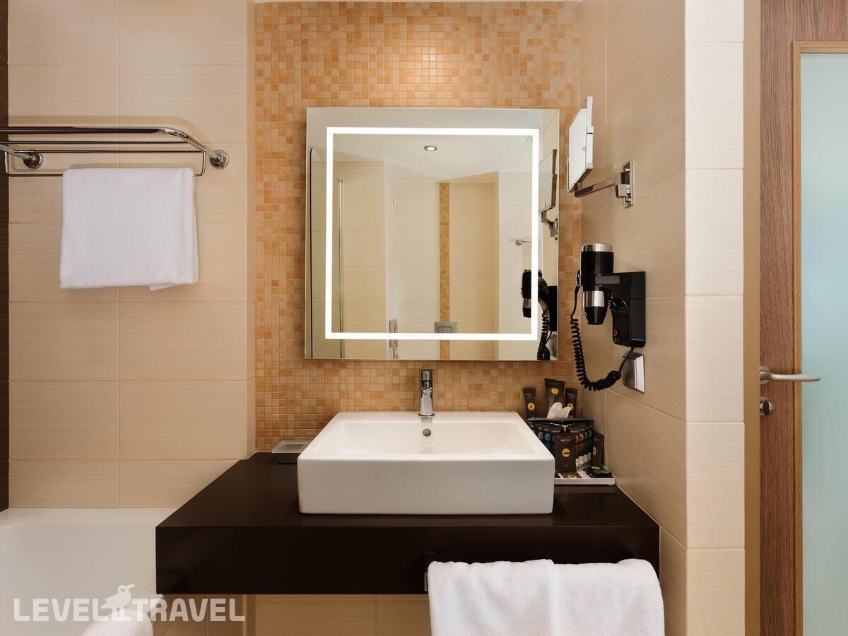фотографии номера Люкс отеля Новотель Аэропорт Шереметьево (Novotel Moscow Sheremetyevo Airport) в Россия(Химки) - фото №9