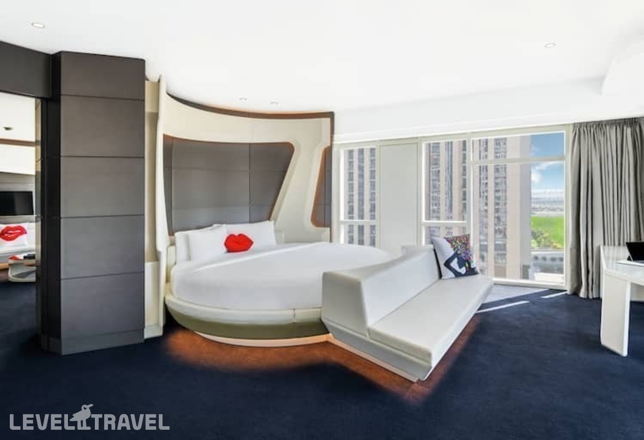 фотографии номера Люкс Round Bed V отеля V Hotel Curio Collection By Hilton в ОАЭ(Бизнес Бей) - фото №1