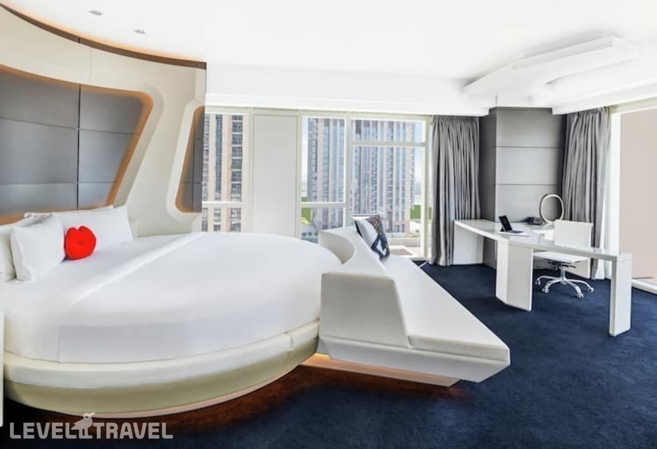 фотографии номера Люкс Round Bed V отеля V Hotel Curio Collection By Hilton в ОАЭ(Бизнес Бей) - фото №2