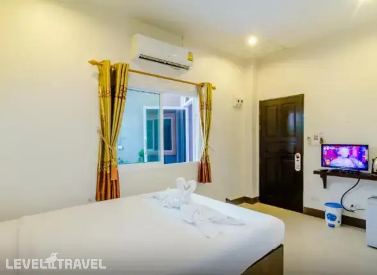 фотографии номера Улучшенный номер отеля Baan Yuyen Karon Guesthouse в Таиланд(Карон Бич) - фото №17