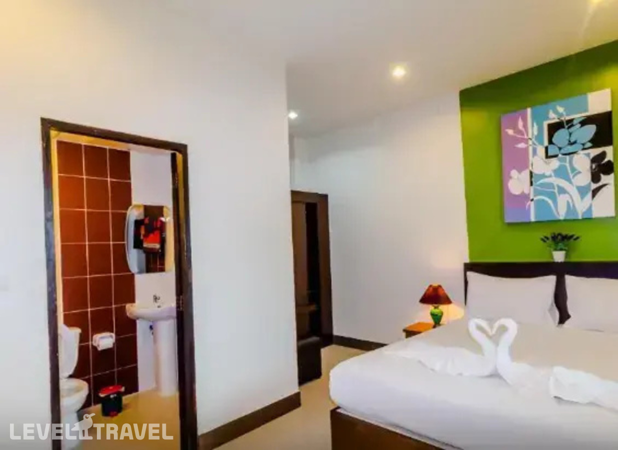 фотографии номера Улучшенный номер отеля Baan Yuyen Karon Guesthouse в Таиланд(Карон Бич) - фото №8