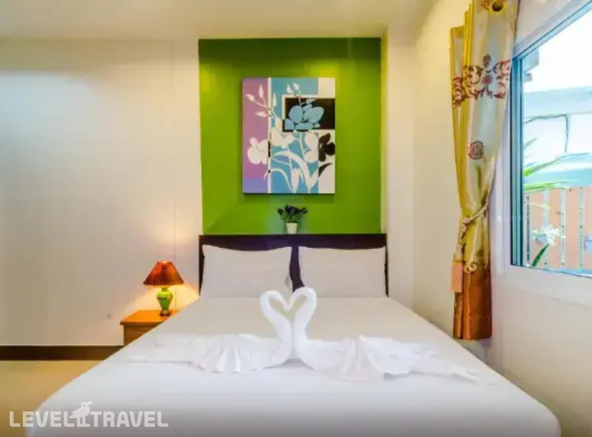 фотографии номера Улучшенный номер отеля Baan Yuyen Karon Guesthouse в Таиланд(Карон Бич) - фото №13