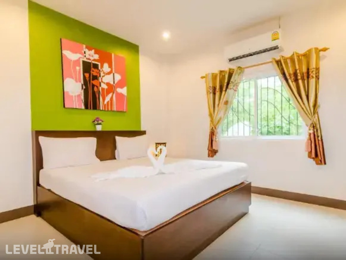 фотографии номера Улучшенный номер отеля Baan Yuyen Karon Guesthouse в Таиланд(Карон Бич) - фото №15