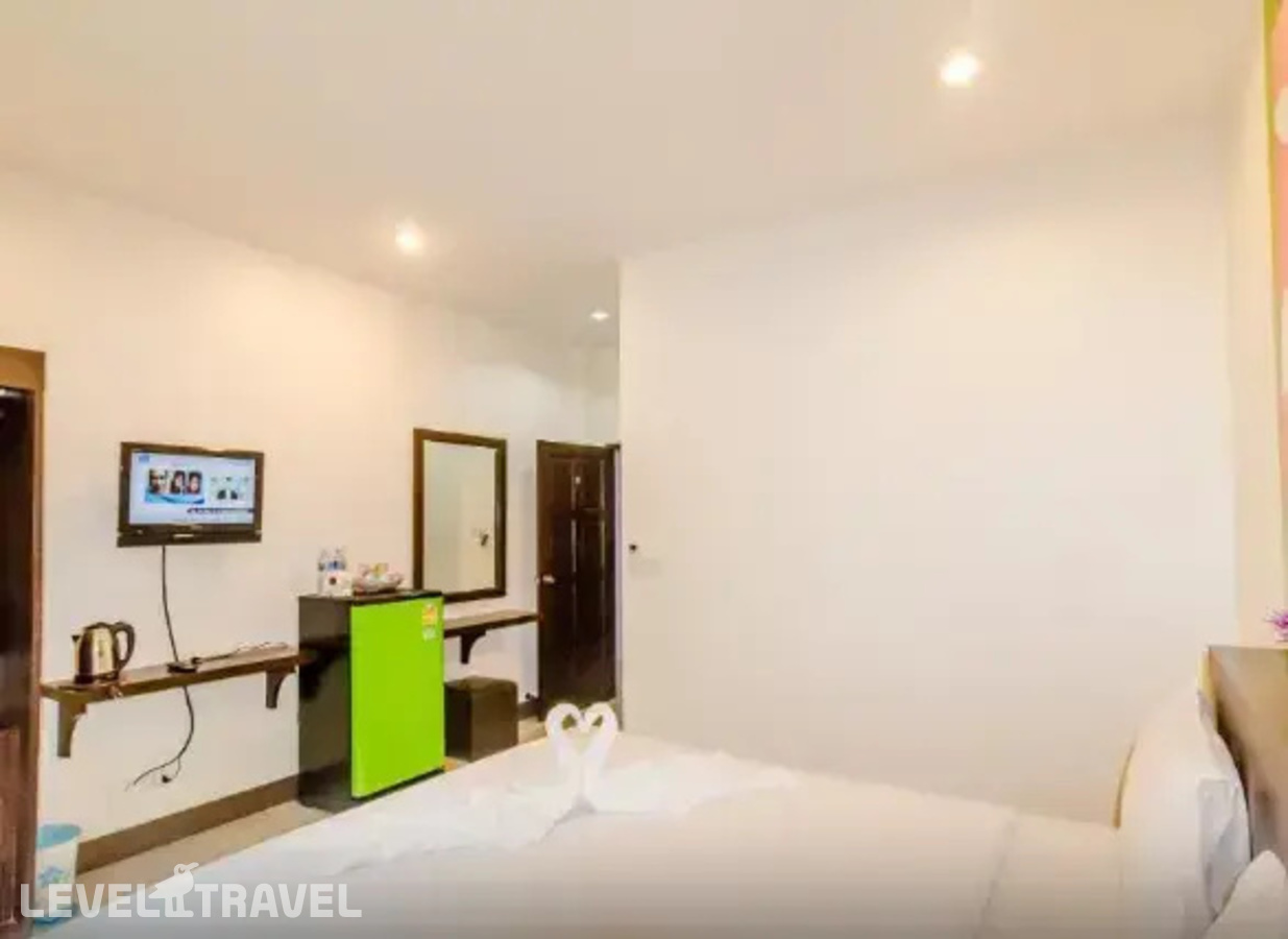 фотографии номера Улучшенный номер отеля Baan Yuyen Karon Guesthouse в Таиланд(Карон Бич) - фото №16