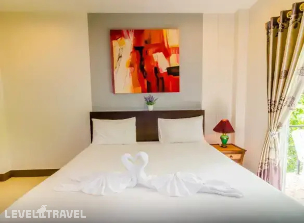 фотографии номера Улучшенный номер отеля Baan Yuyen Karon Guesthouse в Таиланд(Карон Бич) - фото №1