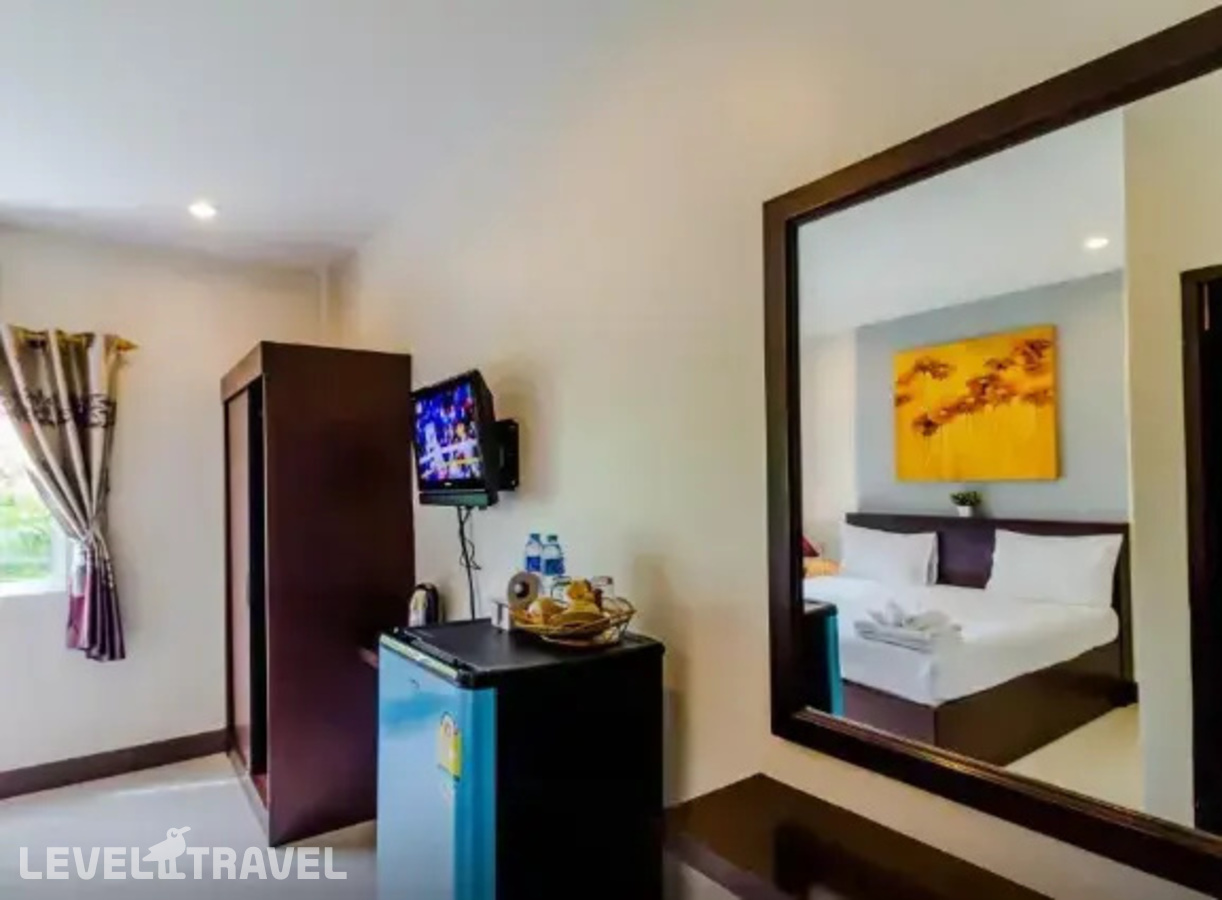 фотографии номера Улучшенный номер отеля Baan Yuyen Karon Guesthouse в Таиланд(Карон Бич) - фото №9