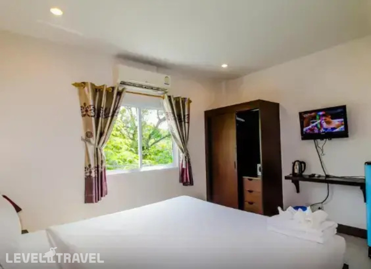 фотографии номера Улучшенный номер отеля Baan Yuyen Karon Guesthouse в Таиланд(Карон Бич) - фото №3