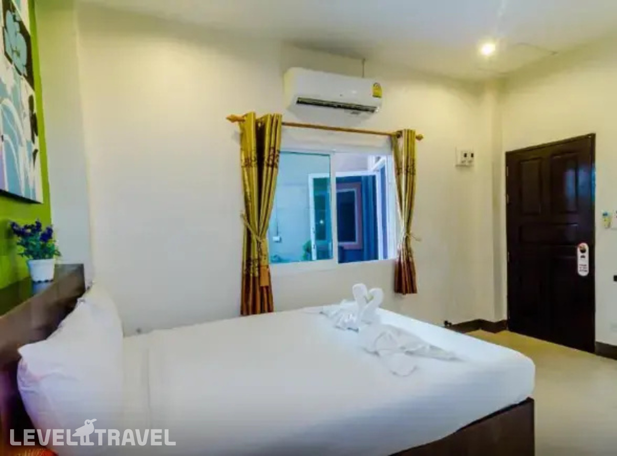 фотографии номера Улучшенный номер отеля Baan Yuyen Karon Guesthouse в Таиланд(Карон Бич) - фото №18
