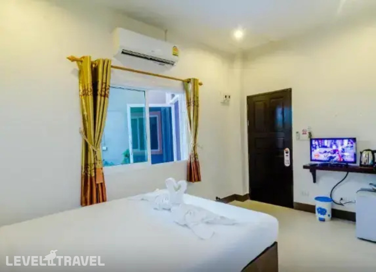 фотографии номера Улучшенный номер отеля Baan Yuyen Karon Guesthouse в Таиланд(Карон Бич) - фото №11