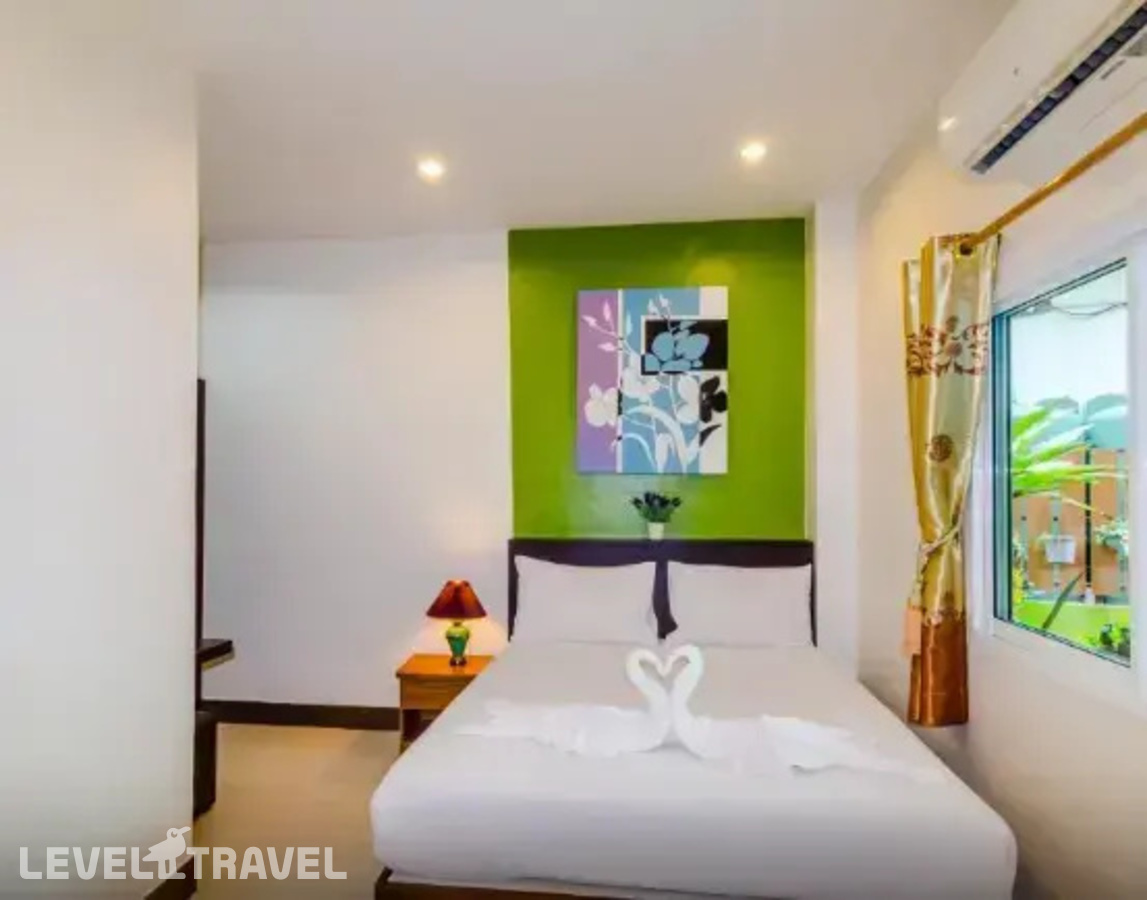 фотографии номера Улучшенный номер отеля Baan Yuyen Karon Guesthouse в Таиланд(Карон Бич) - фото №14